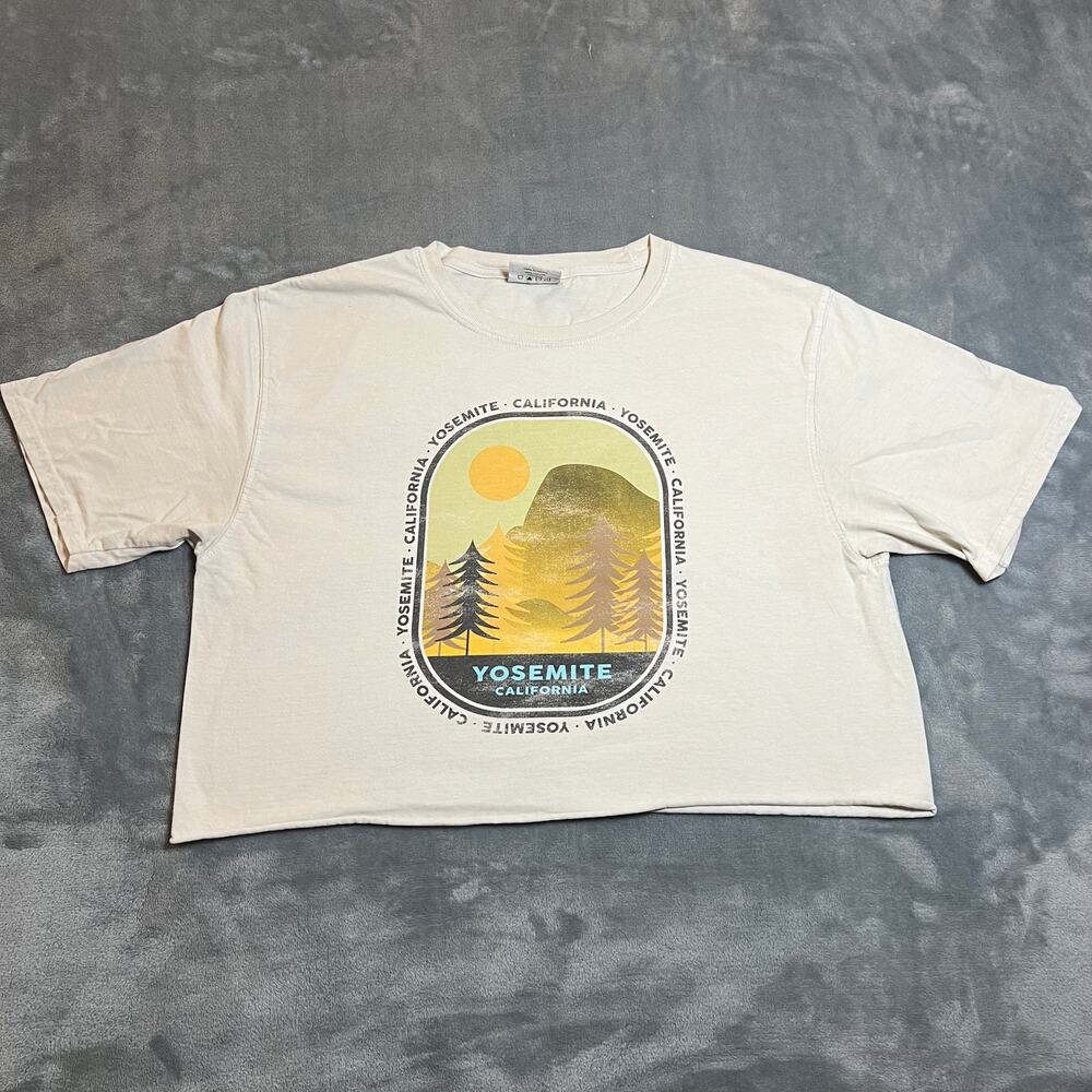 Techstyles Yosemite California Crop Crewneck T-Shirt Size Medium **TINY FLAW**